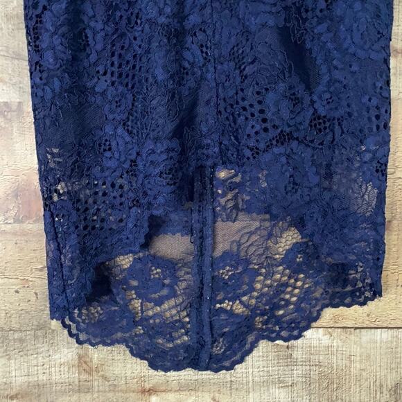 WAYF Navy Blue High Low Lace Pencil Skirt Size Small - Picture 3 of 11